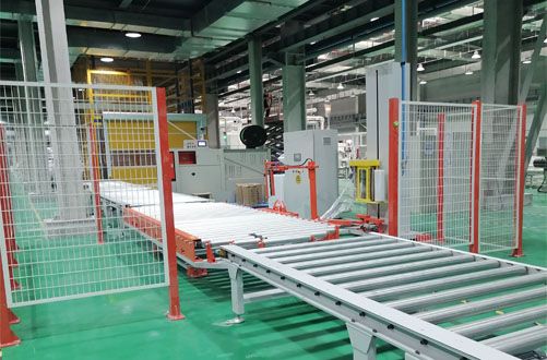 為某企業(yè)船舶保溫板成品設(shè)計(jì)的一款超大托盤纏繞包裝及打帶系統(tǒng)包裝線